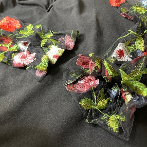 Large blouse sheer lace sleeves embroidered top - Picture 9 of 13